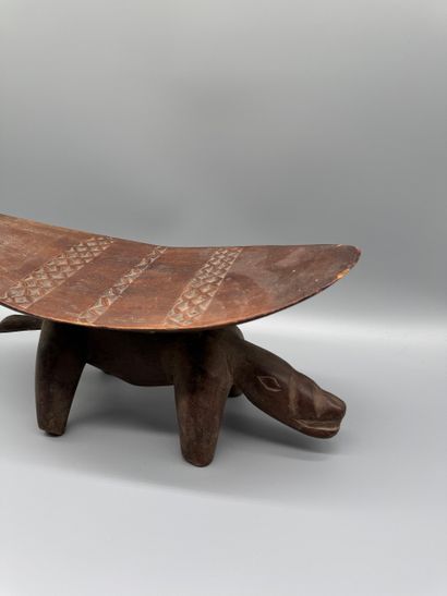 PANGOLIN CHAIR 
Wood with a light patina....