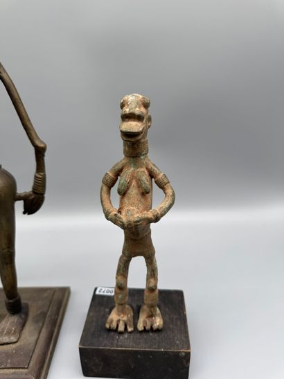 PAIR OF ANTHROPOMORPHIC STATUETTES - Ghana,...