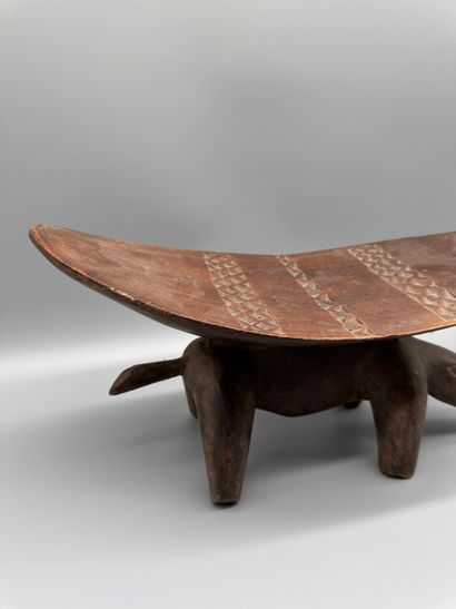 PANGOLIN CHAIR 
Wood with a light patina....