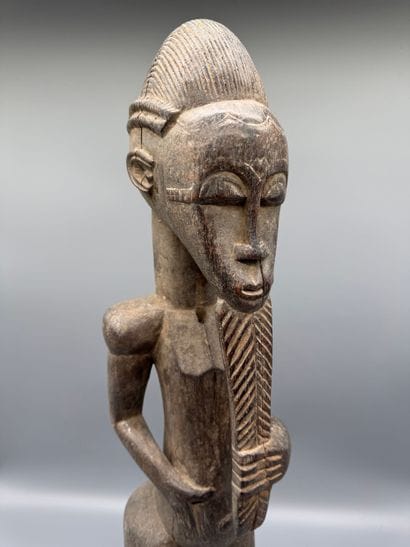 BAULE MALE FIGURE Wood. Long beard, scarifications...