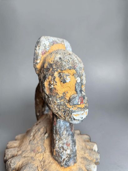 POST ELEMENT (?) WITH ANTHROPOMORPHIC FIGURE...