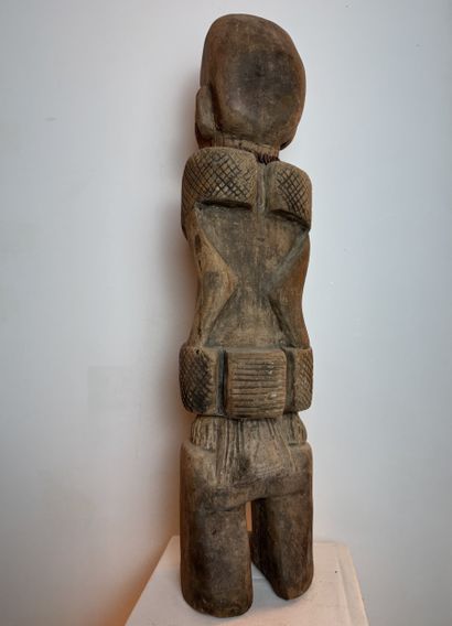 ANTHROPOMORPHIC STATUE WITH A PEARL NECKLACE...