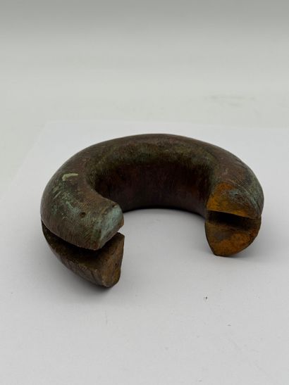 CHUNKY ANKLE BRACELET OR SHACKLE
First half...