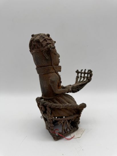 STATUETTE OF A SEATED OBA - Nigeria - Yoruba
Mid-20th...