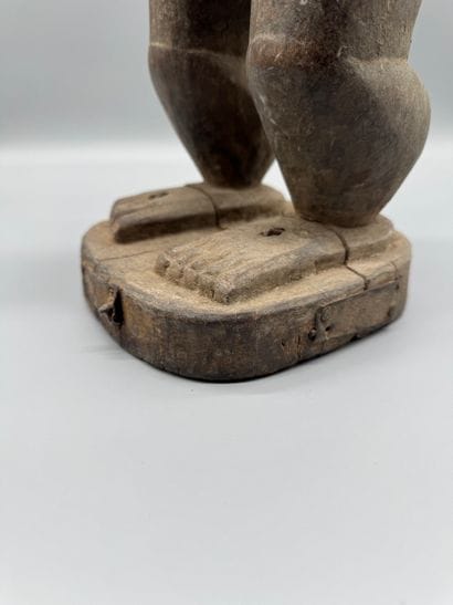 BAULE MALE FIGURE Wood. Long beard, scarifications...