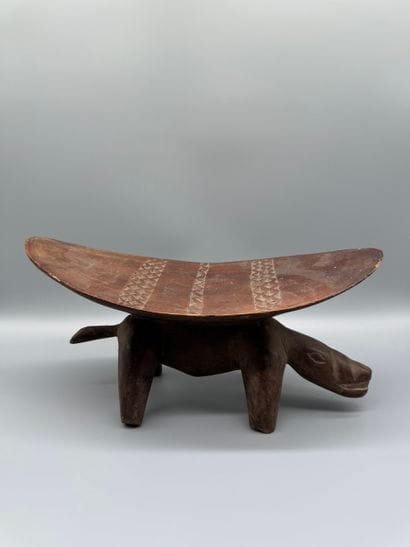 PANGOLIN CHAIR 
Wood with a light patina....