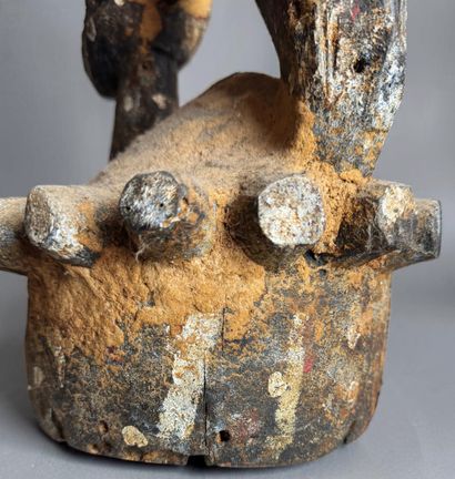 POST ELEMENT (?) WITH ANTHROPOMORPHIC FIGURE...