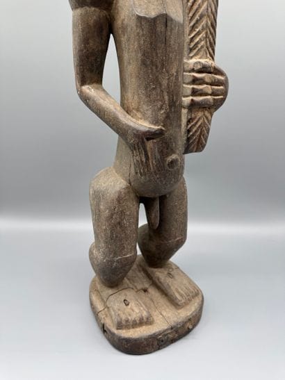 BAULE MALE FIGURE Wood. Long beard, scarifications...