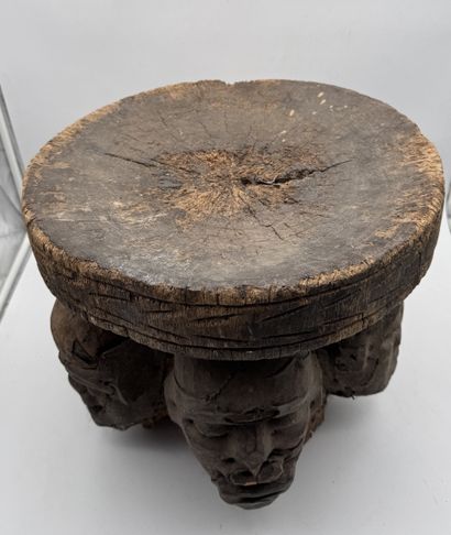 FRAGMENT OF A CHAIR WITH CARYATIDS - Bissagos...