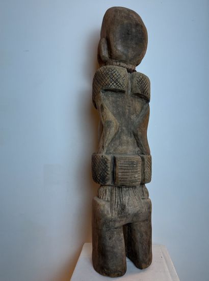 ANTHROPOMORPHIC STATUE WITH A PEARL NECKLACE...