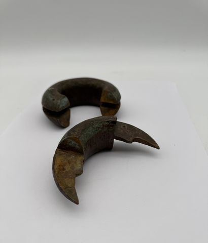 CHUNKY ANKLE BRACELET OR SHACKLE
First half...