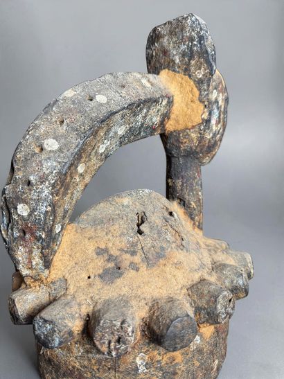 POST ELEMENT (?) WITH ANTHROPOMORPHIC FIGURE...