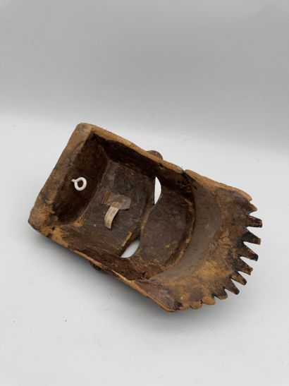 MASK WITH MOVABLE JAW
Mid-20th century. Wood,...