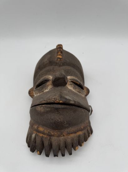 MASK WITH MOVABLE JAW
Mid-20th century. Wood,...
