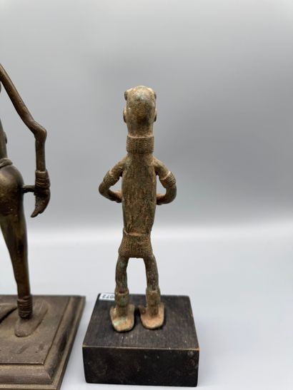 PAIR OF ANTHROPOMORPHIC STATUETTES - Ghana,...