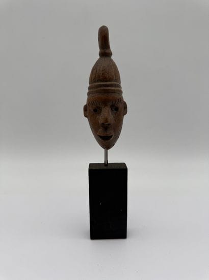 DIGNITARY'S CANE HANDLE OR HEAD ON A BASE...