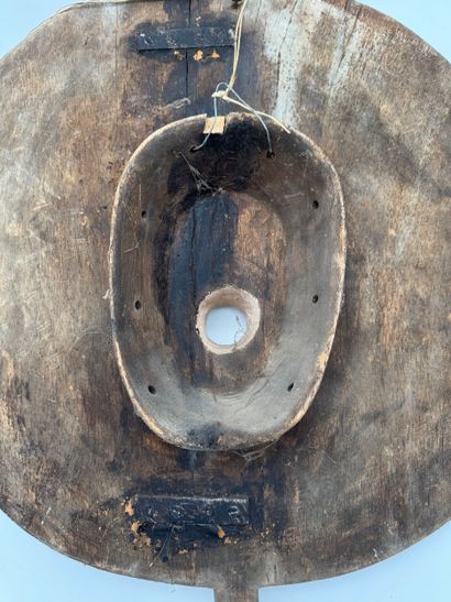 ROUND MASK WITH GEOMETRIC DECORATIONS - Burkina...