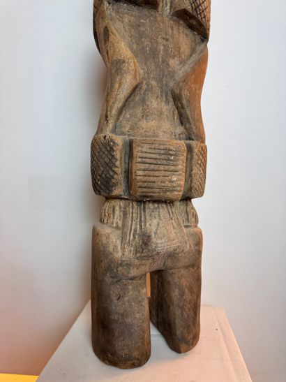 ANTHROPOMORPHIC STATUE WITH A PEARL NECKLACE...
