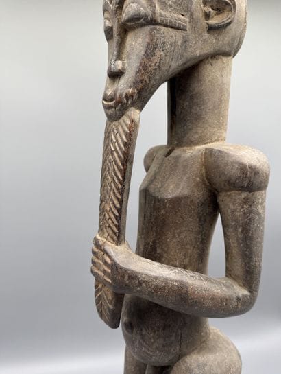 BAULE MALE FIGURE Wood. Long beard, scarifications...
