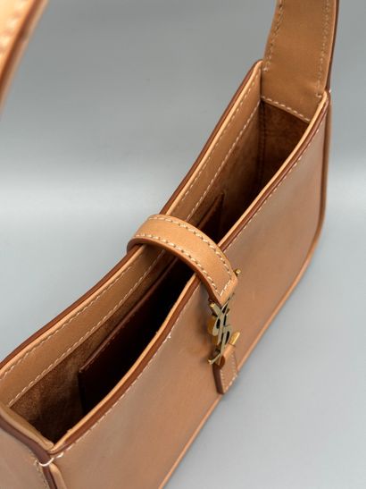 SAINT LAURENT – Sac Le 5 à 7 Hobo Mini
Sac...