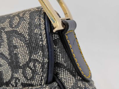 CHRISTIAN DIOR – Sac Saddle Mini
Sac Saddle...