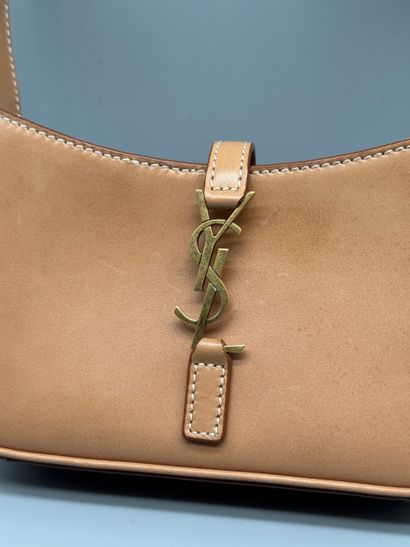 SAINT LAURENT – Sac Le 5 à 7 Hobo Mini
Sac...