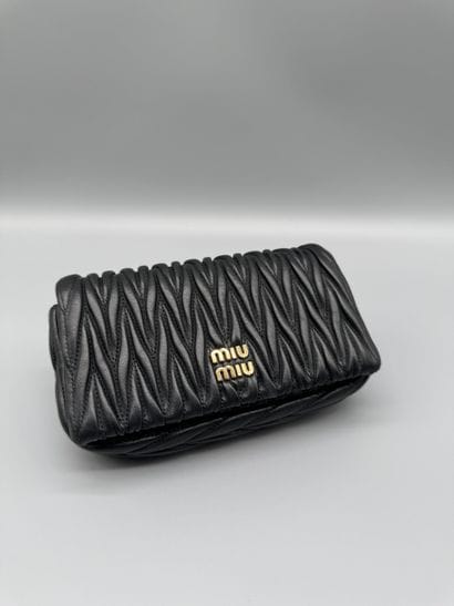 MIU MIU Sac Matelassé
Sac en cuir nappa matelassé,...
