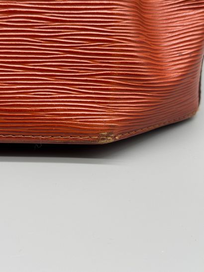 LOUIS VUITTON – Sac d'Épaule GM vintage
Grand...