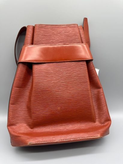 LOUIS VUITTON – Sac d'Épaule GM vintage
Grand...
