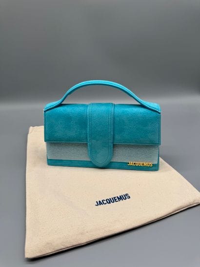 JACQUEMUS Sac Le Grand Bambino
Sac à rabat...