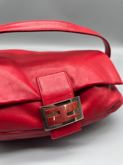 FENDI – Sac Baguette
Sac Baguette en cuir,...