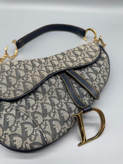 CHRISTIAN DIOR – Sac Saddle Mini
Sac Saddle...