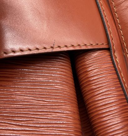 LOUIS VUITTON – Sac d'Épaule GM vintage
Grand...