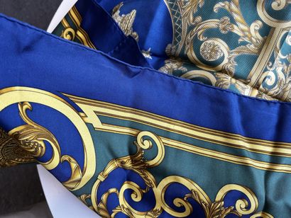 HERMÈS – Carré 90
Carré en soie imprimée...