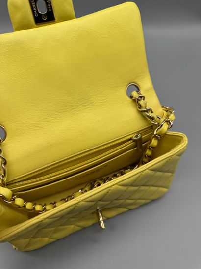 CHANEL – Sac Classic Single Flap Mini
Sac...