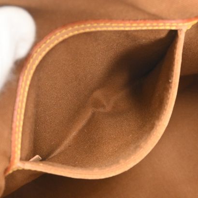 LOUIS VUITTON – Sac Alma MM
Sac Alma format...