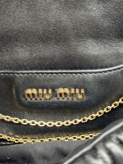 MIU MIU Sac Matelassé
Sac en cuir nappa matelassé,...