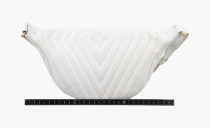 LOUIS VUITTON – Sac banane New Wave
Sac banane...