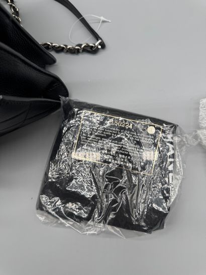 CHANEL – Sac Box Flap vintage
Sac à rabat...