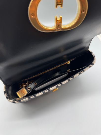 CHRISTIAN DIOR – Sac Caro à rabat
Sac Caro...
