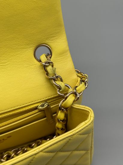 CHANEL – Sac Classic Single Flap Mini
Sac...