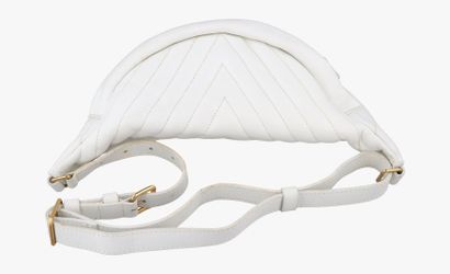 LOUIS VUITTON – Sac banane New Wave
Sac banane...