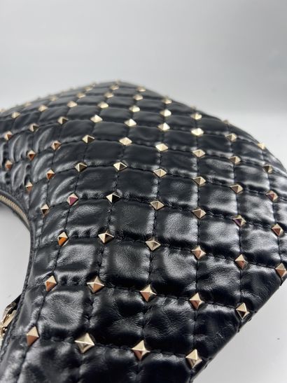 VALENTINO GARAVANI – Sac Rockstud Spike Zip...