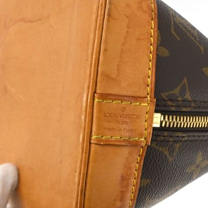 LOUIS VUITTON – Sac Alma MM
Sac Alma format...