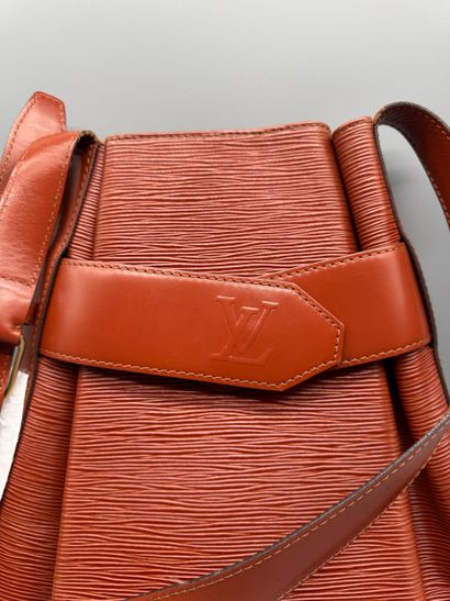 LOUIS VUITTON – Sac d'Épaule GM vintage
Grand...