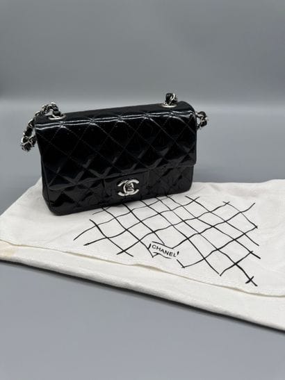 CHANEL Sac Classic Single Flap Mini
Sac à...