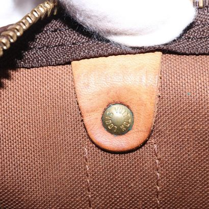 LOUIS VUITTON – Sac Keepall Bandoulière 55
Sac...