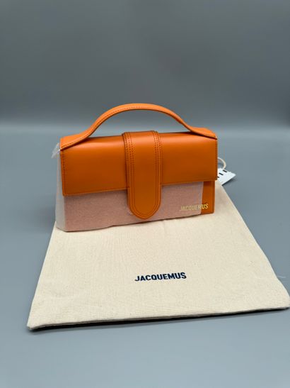 JACQUEMUS Sac Le Grand Bambino
Sac à rabat...