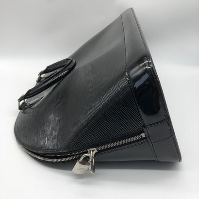 LOUIS VUITTON Sac Alma MM
Sac Alma format...