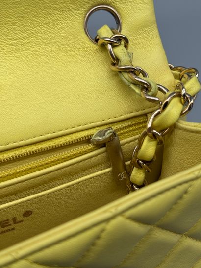 CHANEL – Sac Classic Single Flap Mini
Sac...